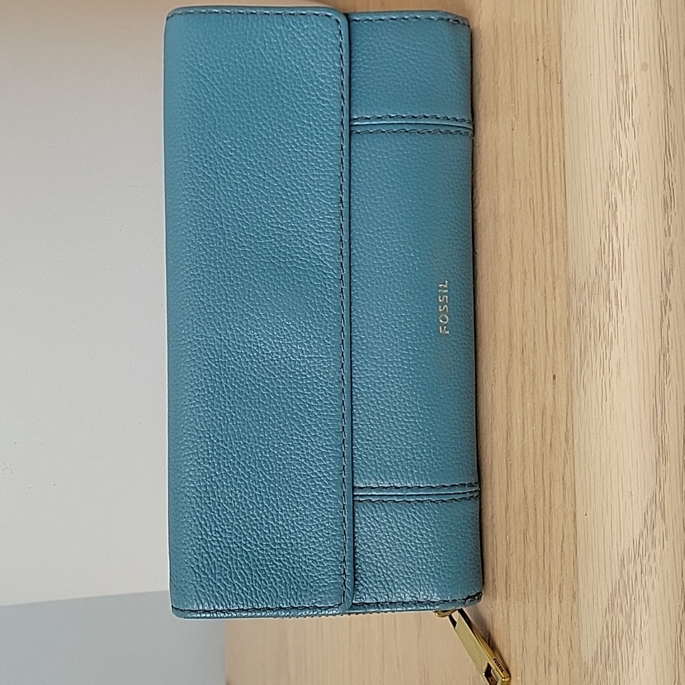 Fossil Sky Blue Pebbled Leather Large Trifold and Full Zip Wallet